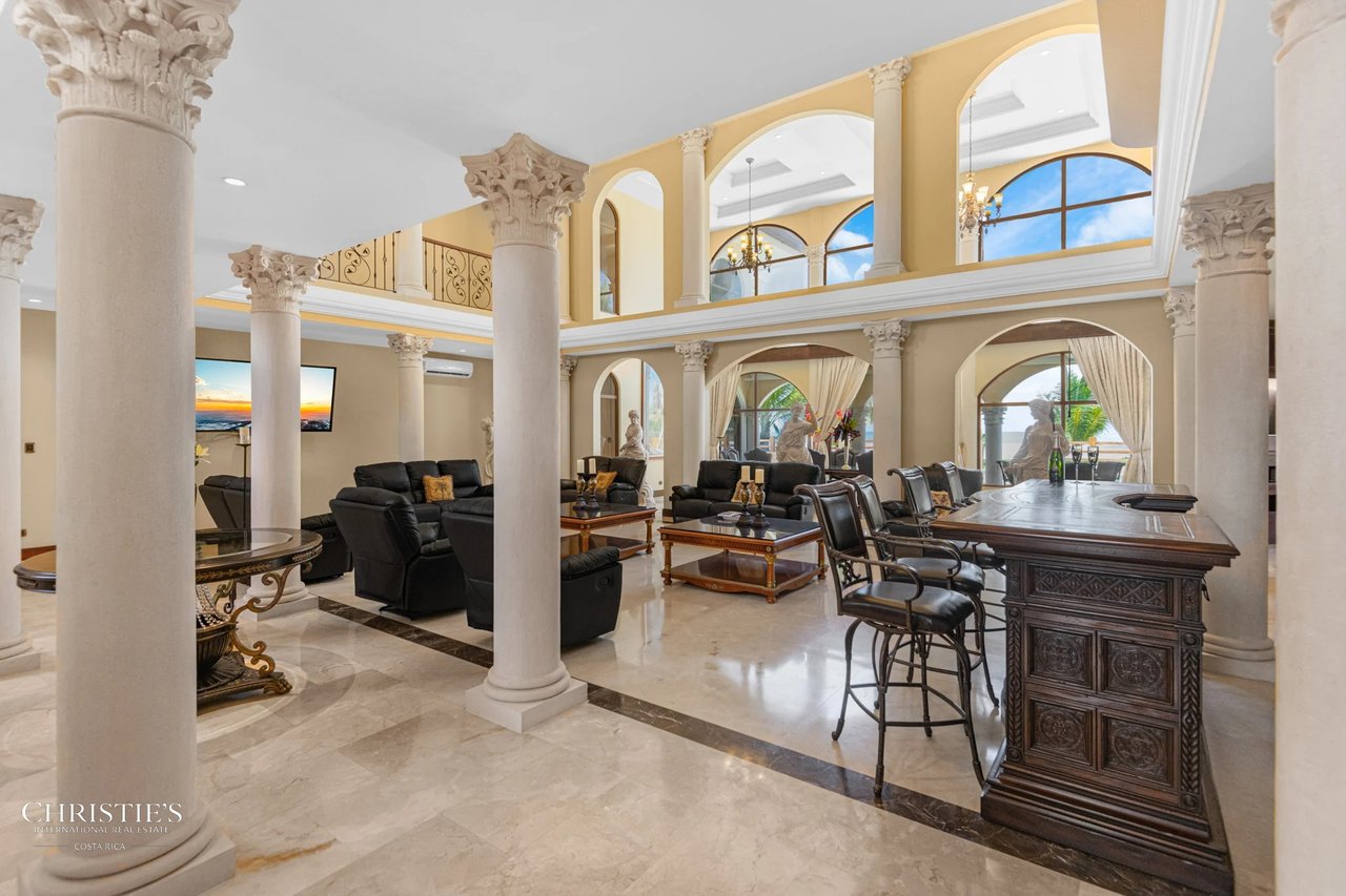 Hermosa Villa Beachfront Estate