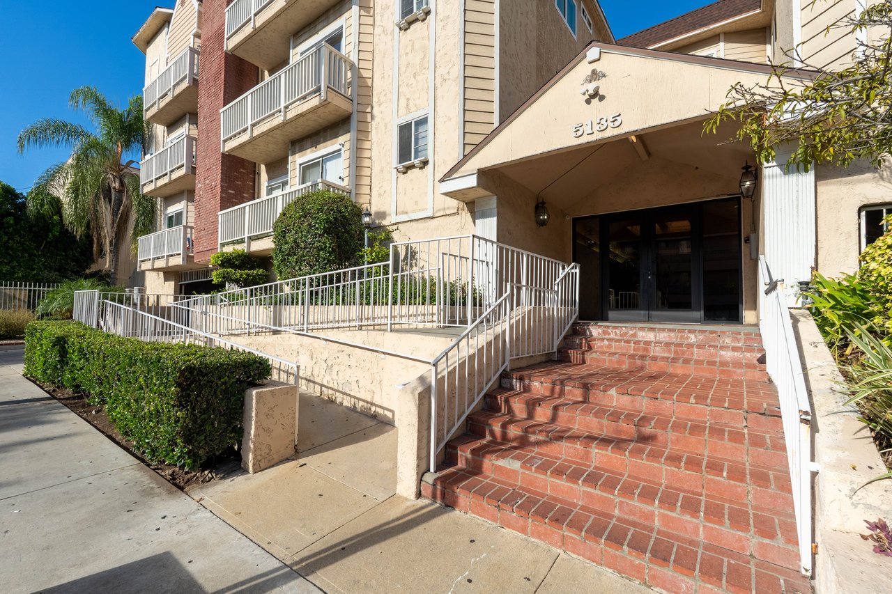 5135 Zelzah Ave #305