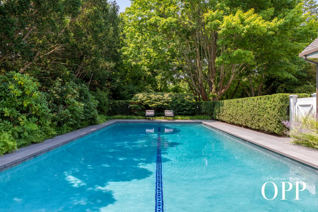 HIGHEST NON-WATERFRONT SALE IN BELLPORT VILLAGE