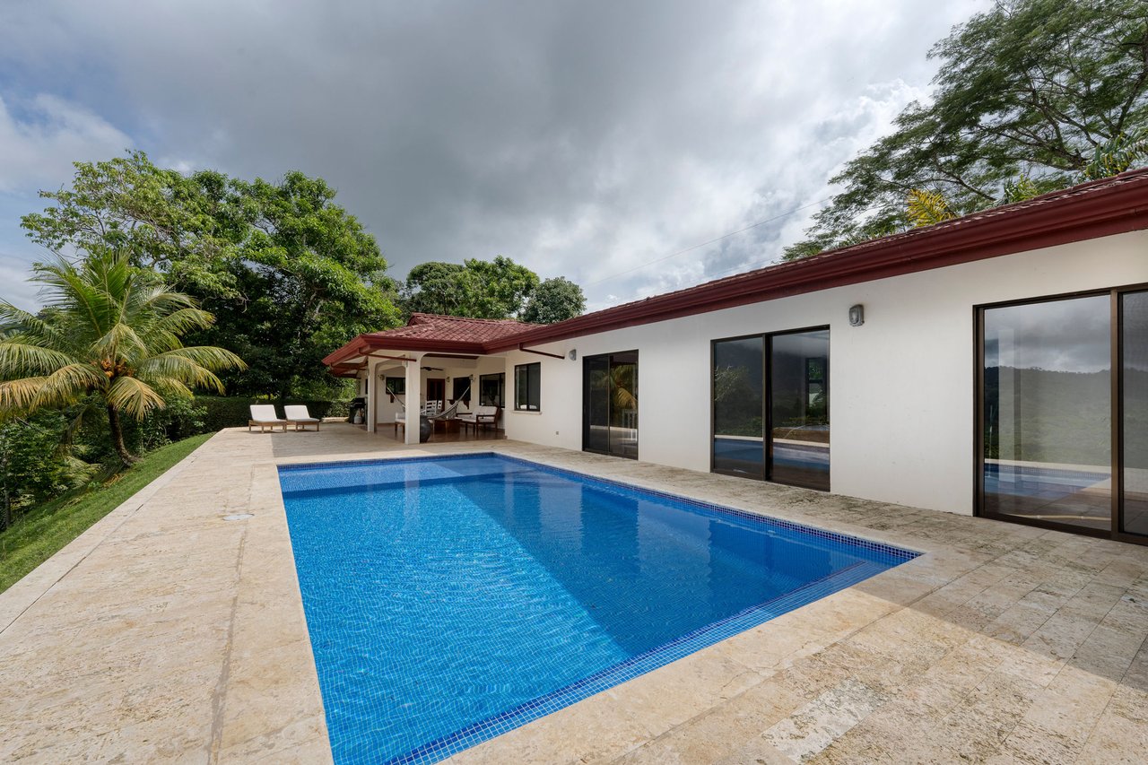 OCEAN AND MOUNTAIN VIEW 3 BEDROOM HOME WITH POOL IN LAGUNAS