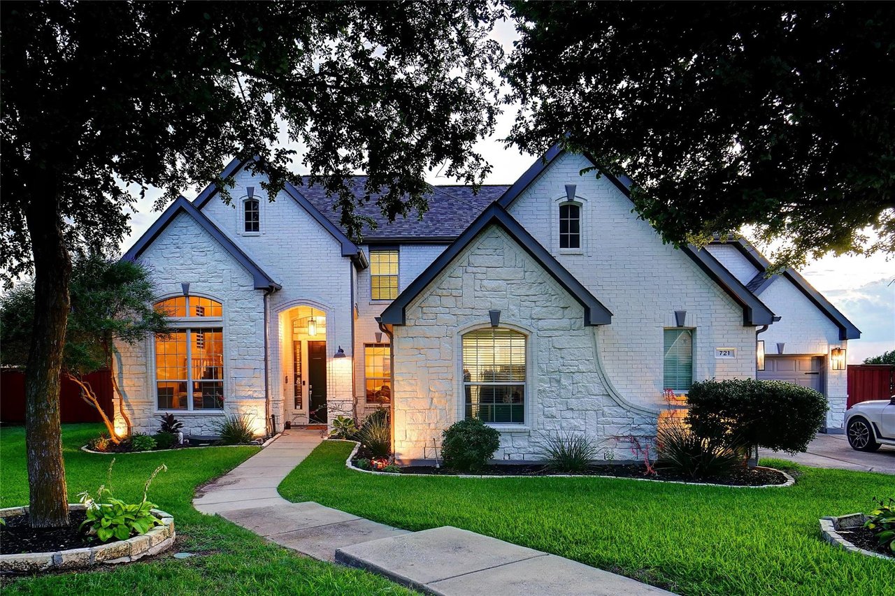 721 Huron Ct 