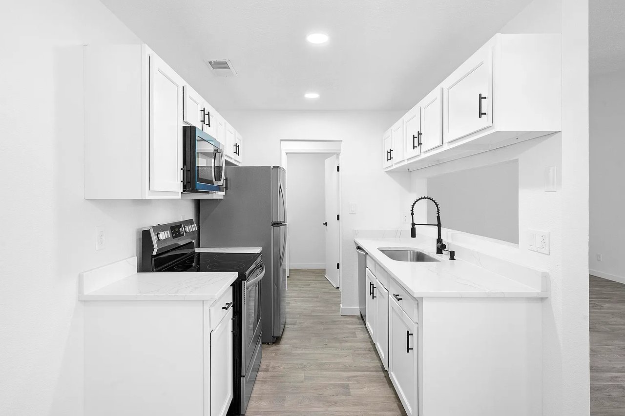 812 W Sky St SW