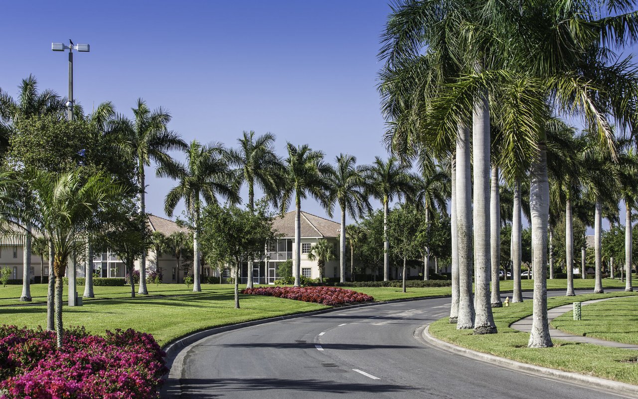 Bradenton Homes with 3 Car Garage Garage Description