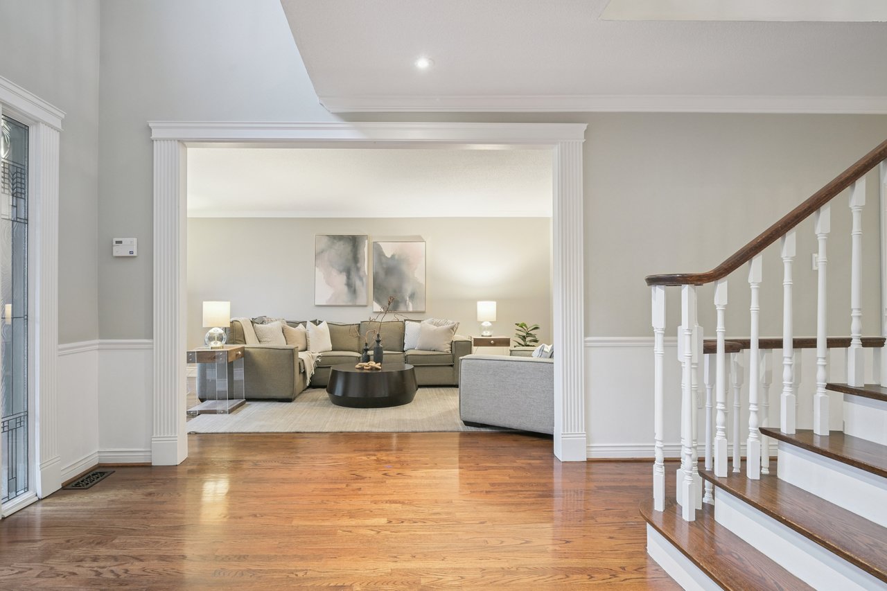 Prestigious Glen Abbey living with a backyard made for summer