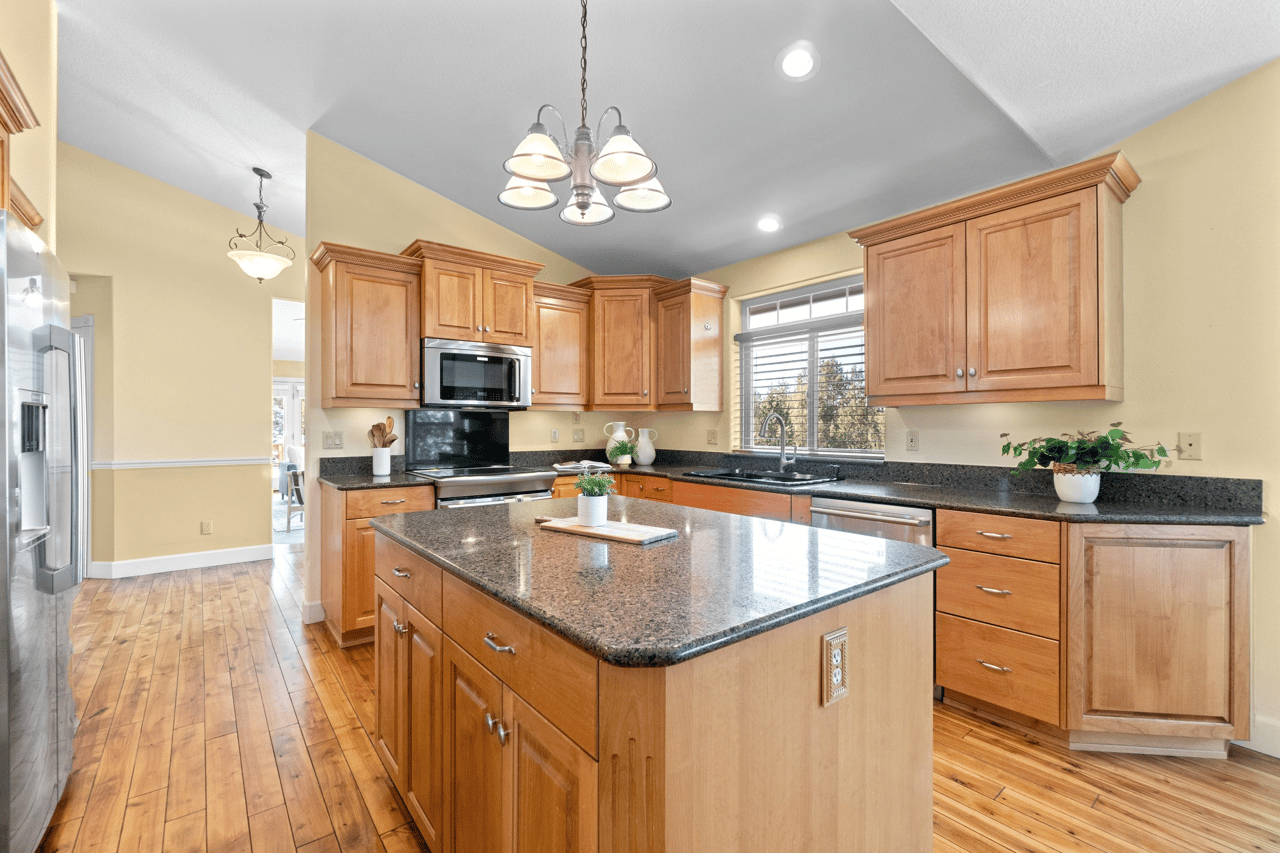 Just Listed: Secluded Retreat with Stunning Views and Spacious Design!