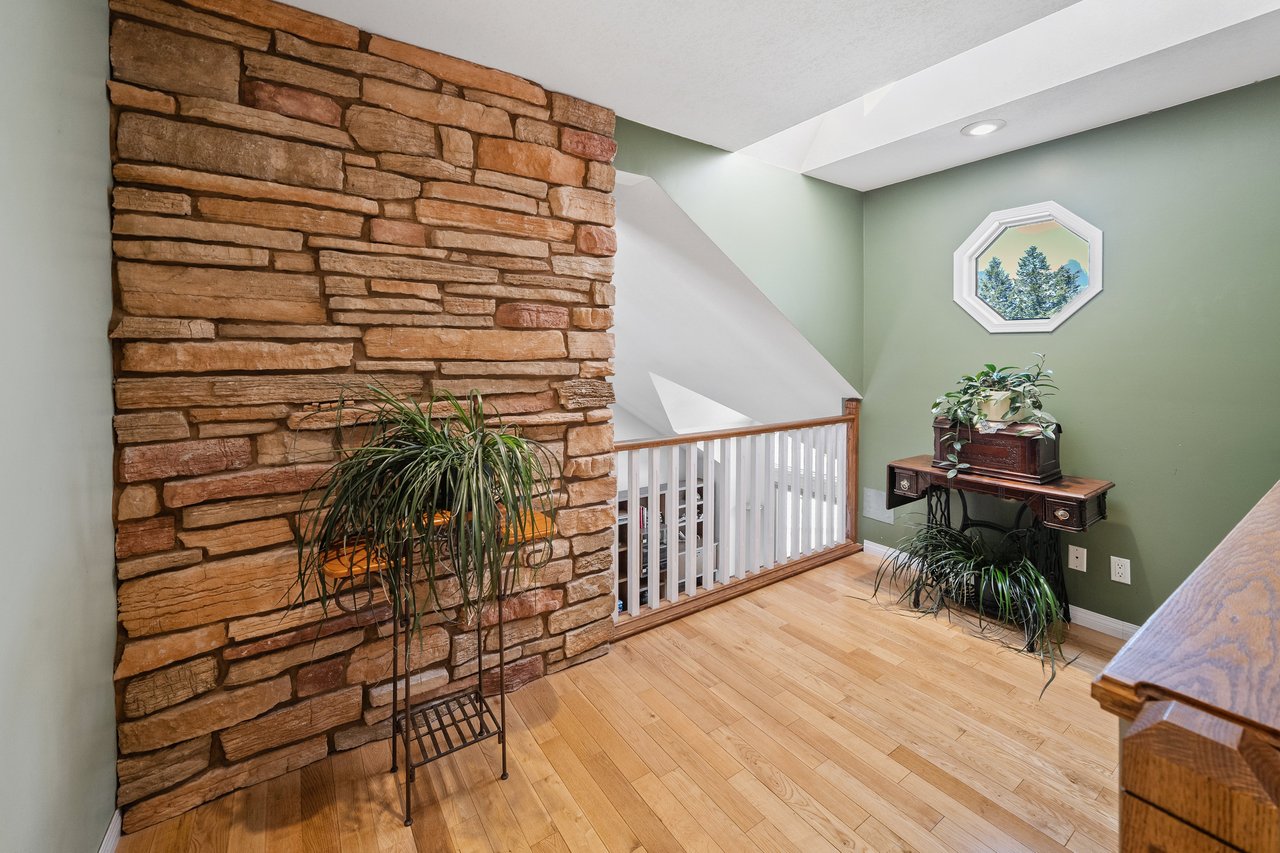 330 Canyon Close