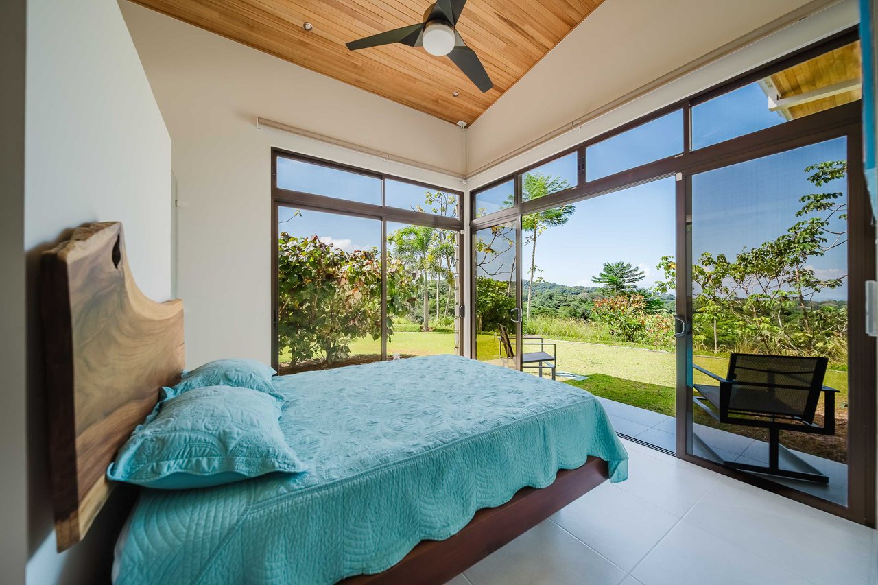 Guest House and Infinity Pool Ocean View Luxury Estate