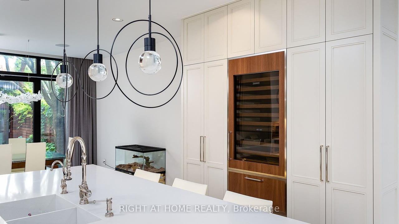 YORKVILLE FORESTY LUXURY