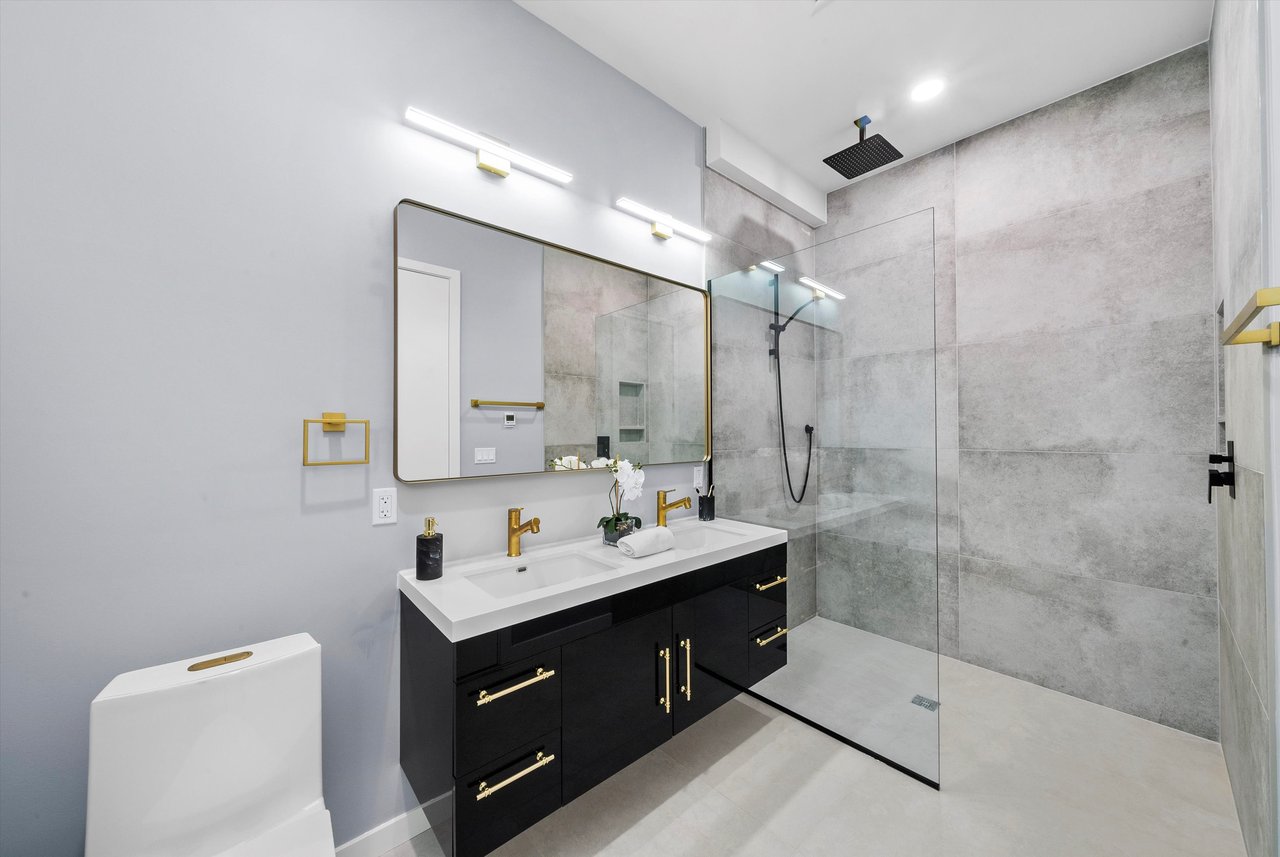 5830 N Lincoln Ave Chicago, IL 60659