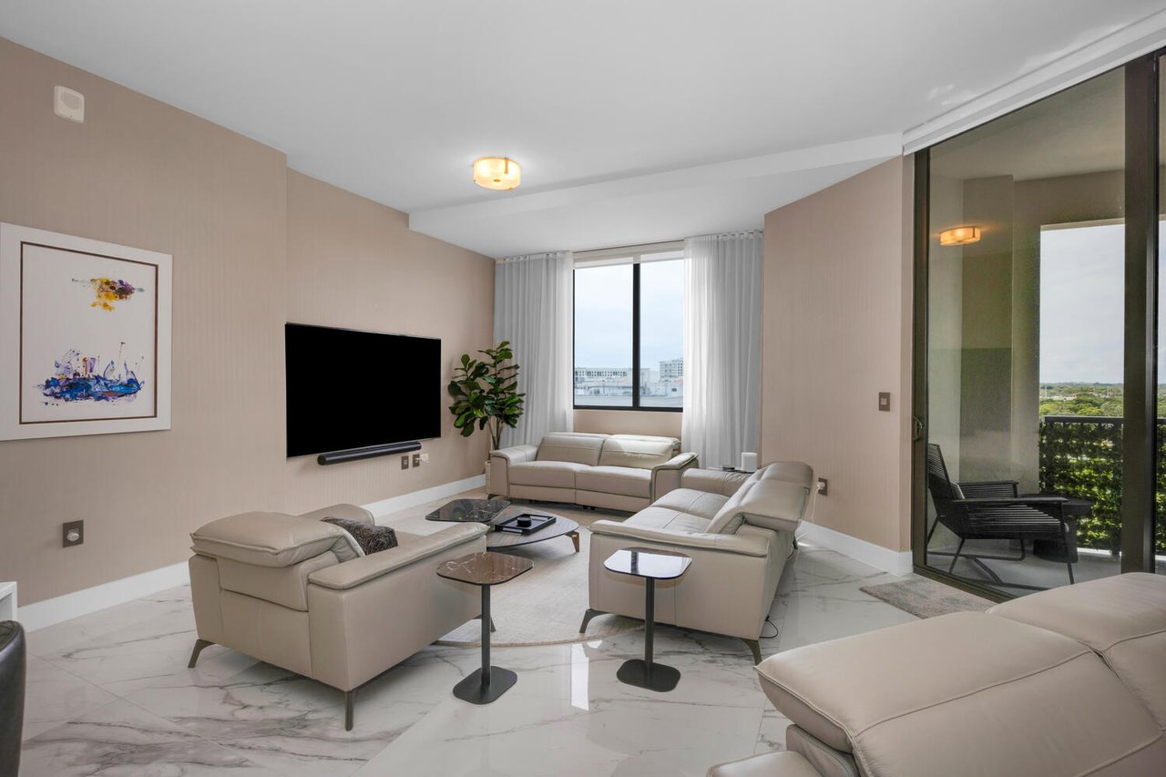 Exceptional Lower Penthouse Corner Unit in The City Beautiful