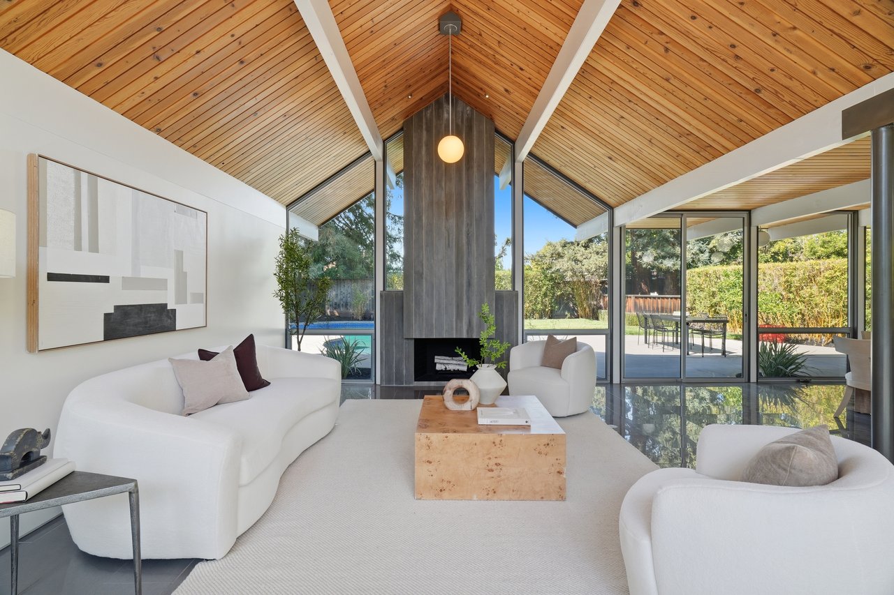 1109 Lorne WAY
