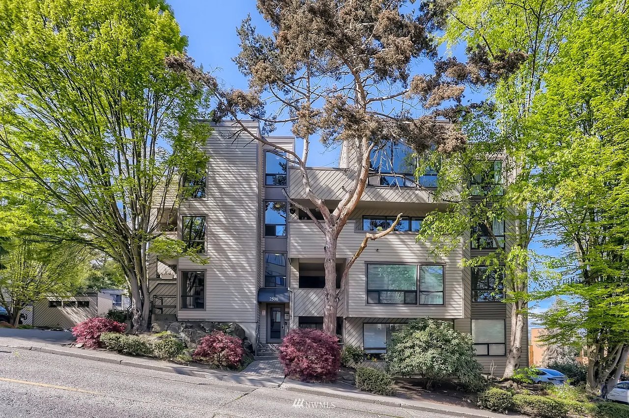 2500 W Manor Pl, #215