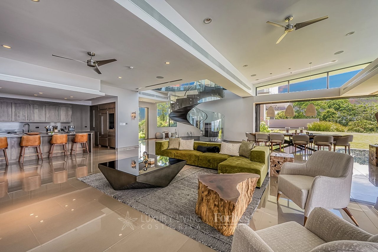 6575 - Dominical Contemporary Mansion