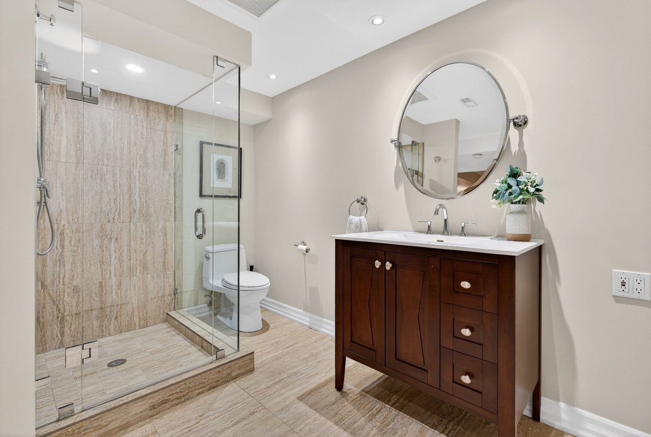  Aldershot Lakeside Elegance