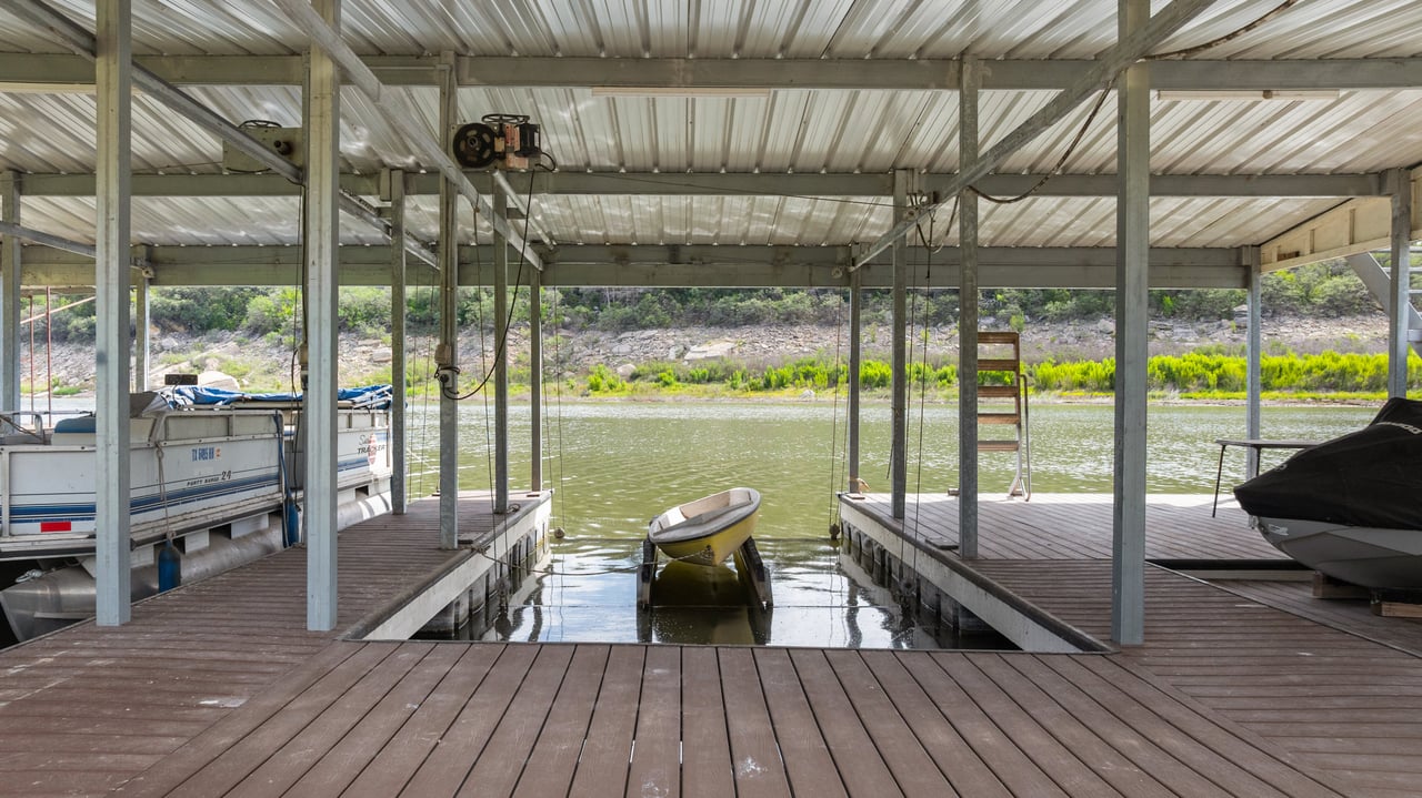 907 Lake Shore Dr.