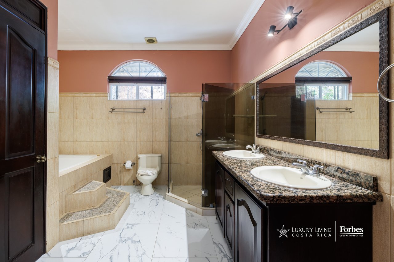21455 - Remodeled Residence, 10 bedrooms, Near Marina Los Sueños with Views