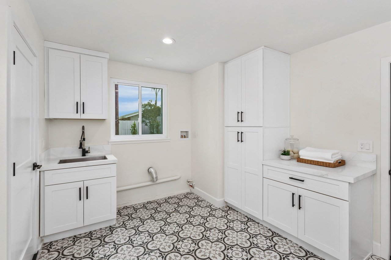 1412 E Quincy Avenue