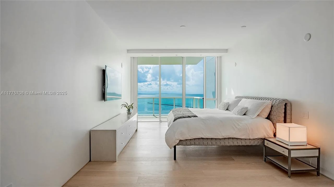 100 S Pointe Dr #1906/07