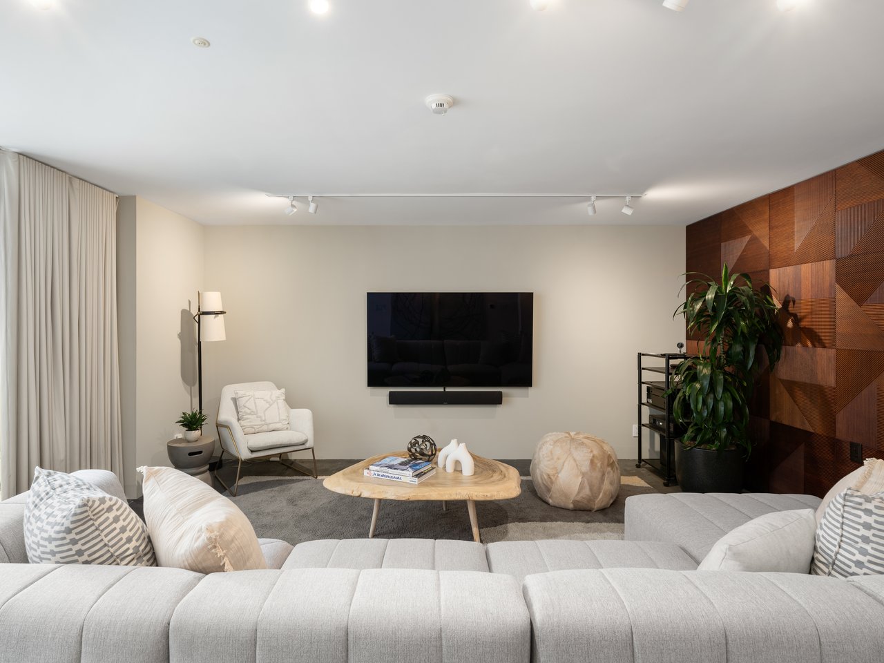 An Urban Compound for Life in Motion