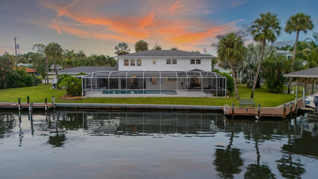 Q4 2025 Luxury & Waterfront Real Estate Insights