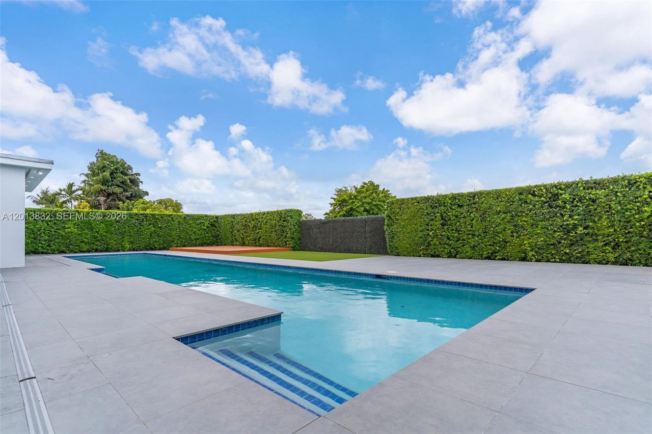 3112-village-green-miami-fl-pool-home-for-sale-backyard
