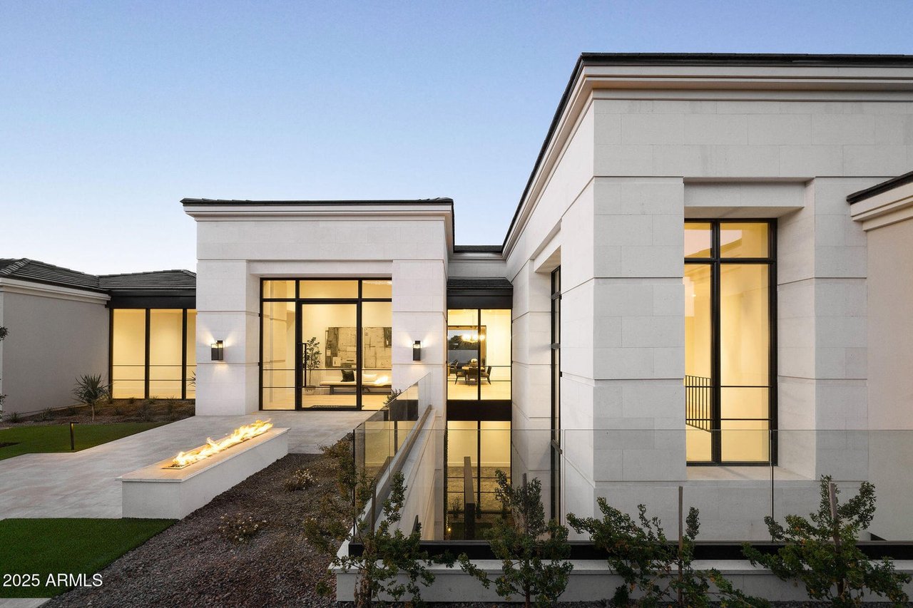 6512 E HUMMINGBIRD Ln