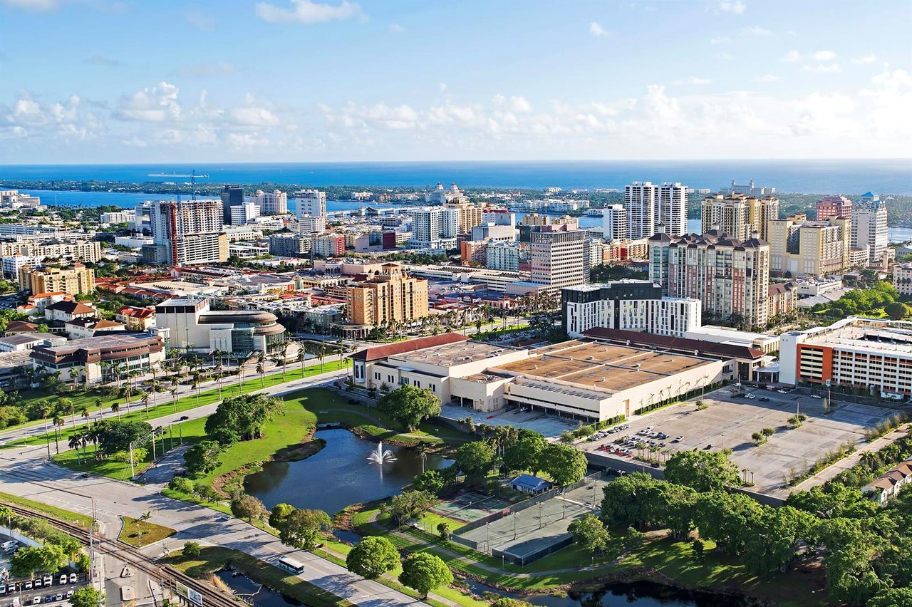 2557 Seminole Circle