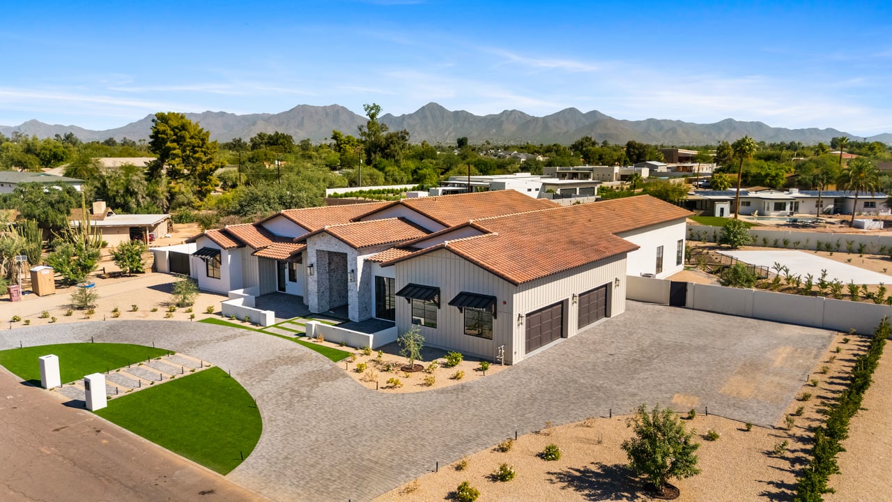 10809 North 82nd Place