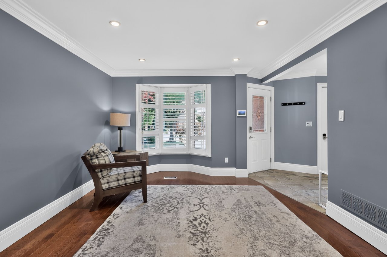 2102 Salma Crescent, Burlington