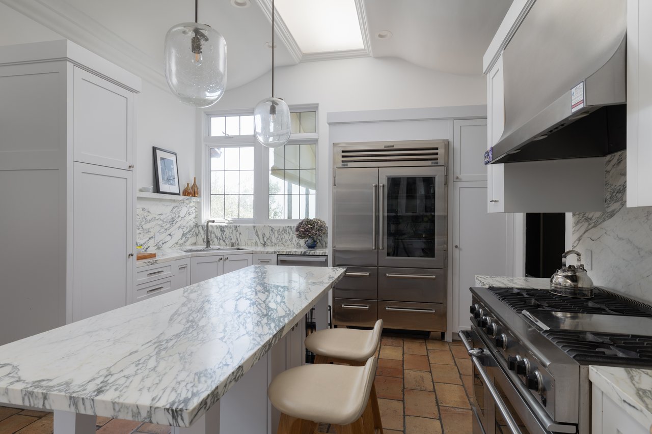6964 Los Tilos Rd, Hollywood Hills