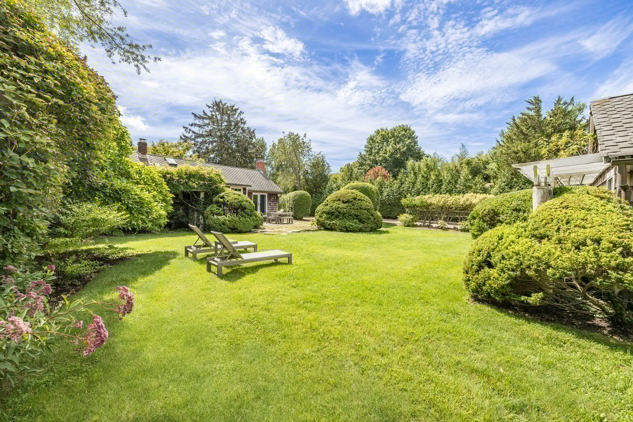 11 Cove Ave E, Sag Harbor