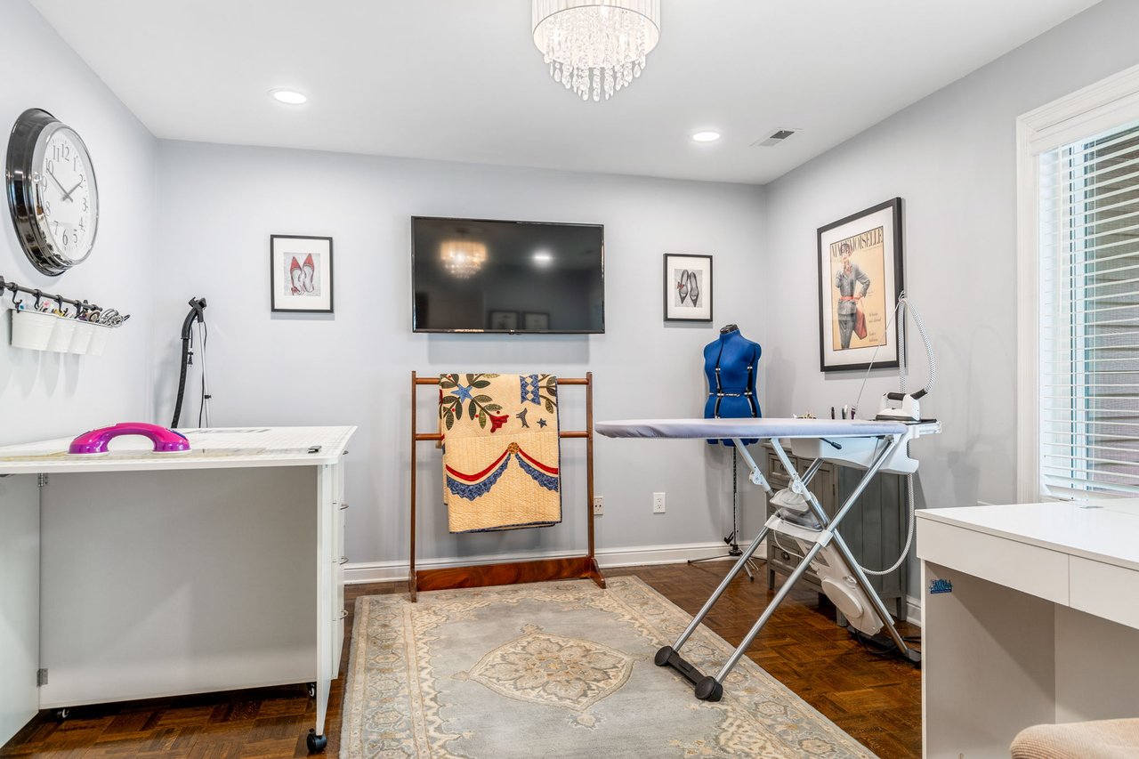 11 Lake Forest Court W