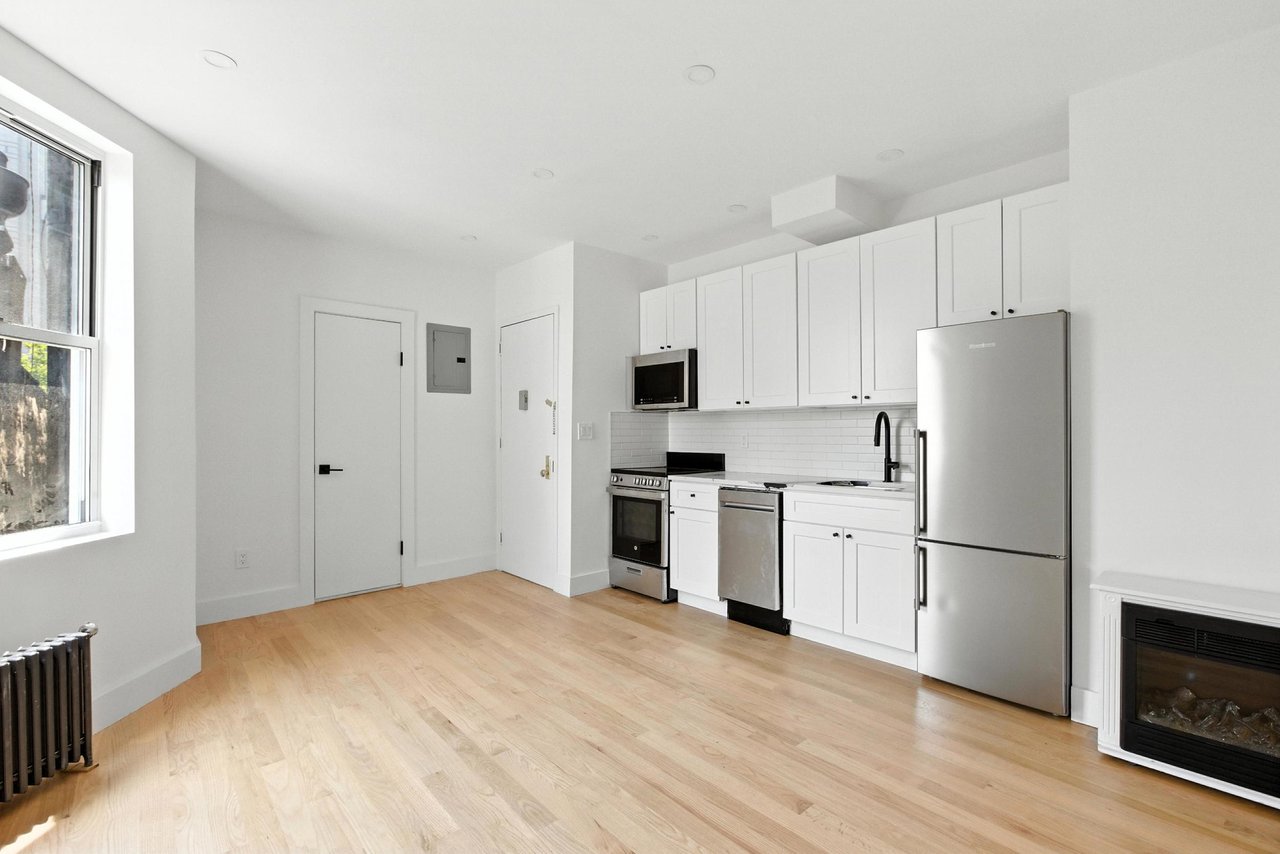 75 Baxter Street, #32