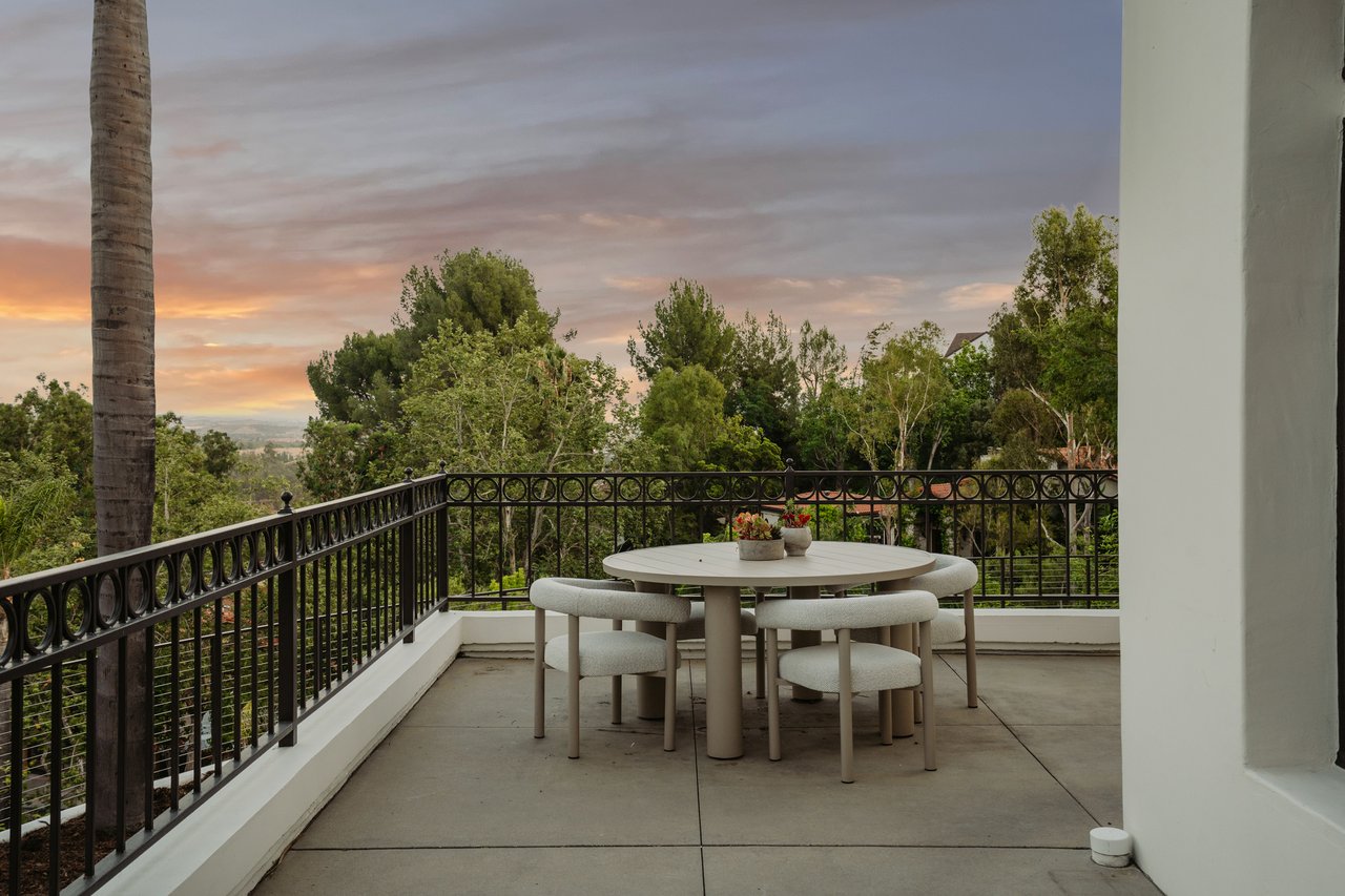 1805 Holly Tree Lane