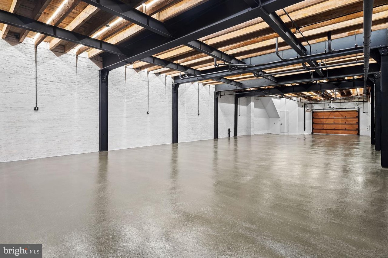 2017 Sansom St, Philadelphia, PA 19103