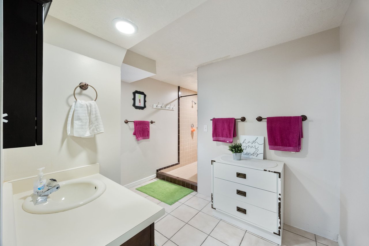 4372 S Hawarden Cir