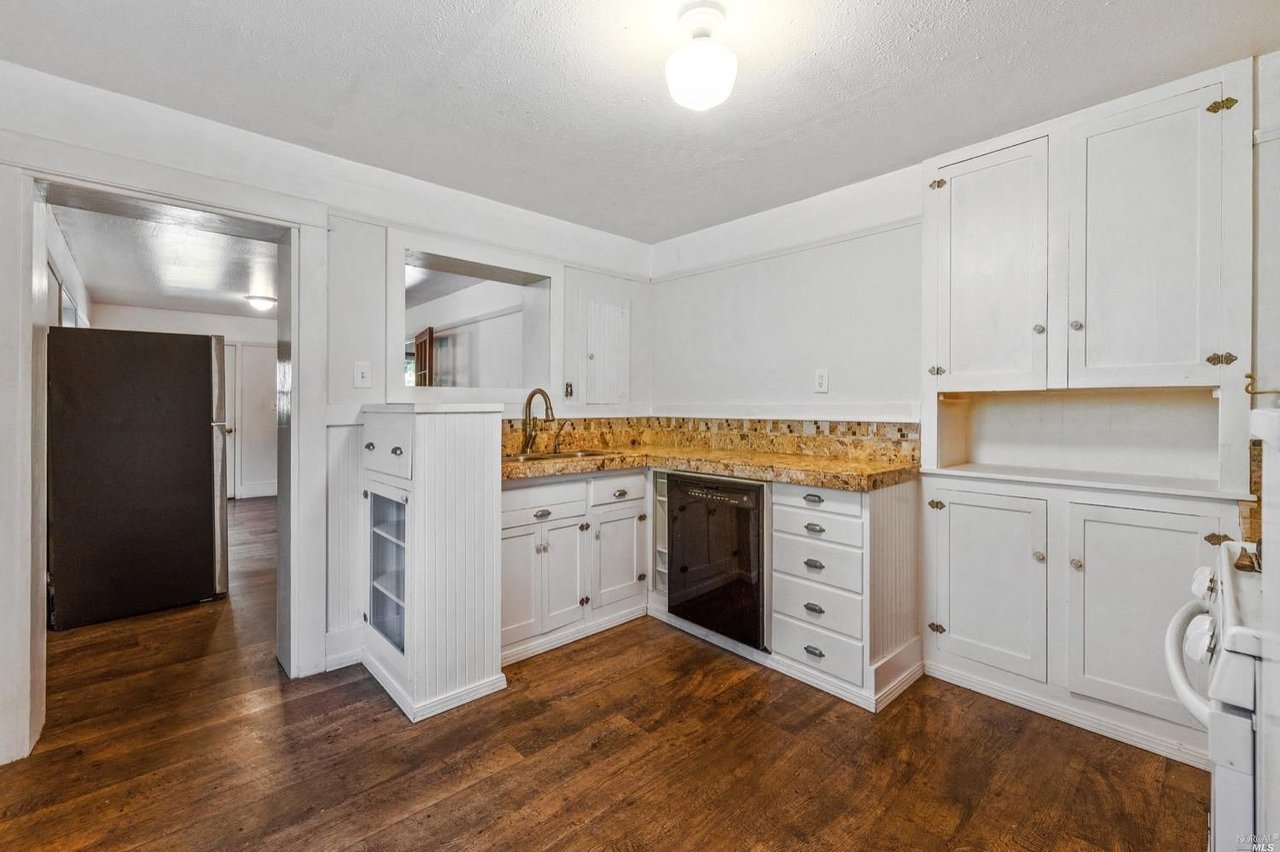 1132 Sir Francis Drake Blvd