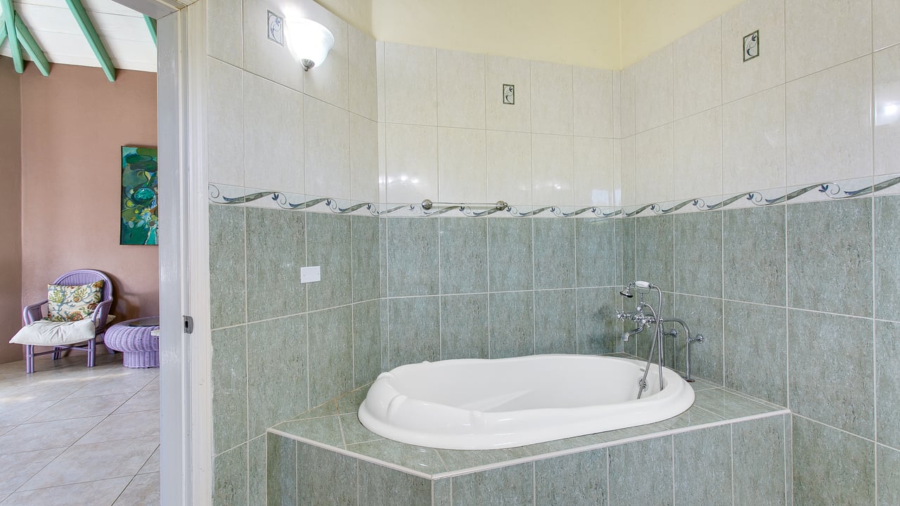 Octagon Villa West End