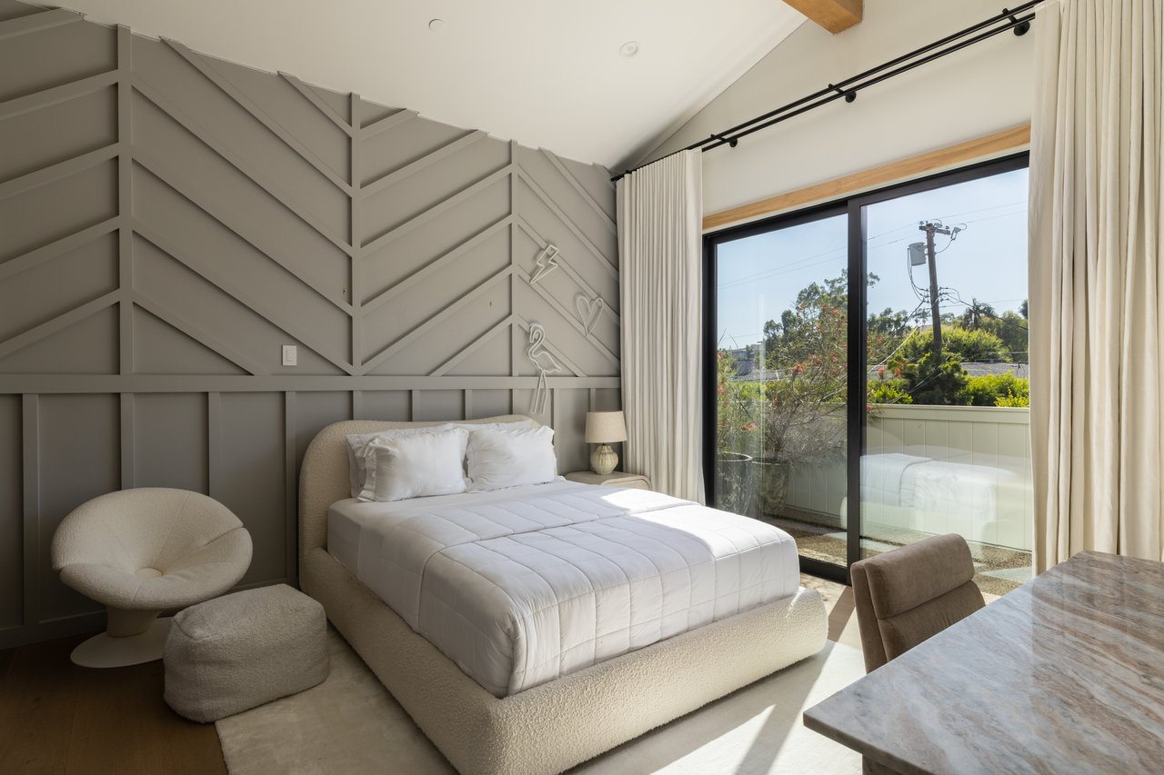 455 N Bundy Dr, Brentwood