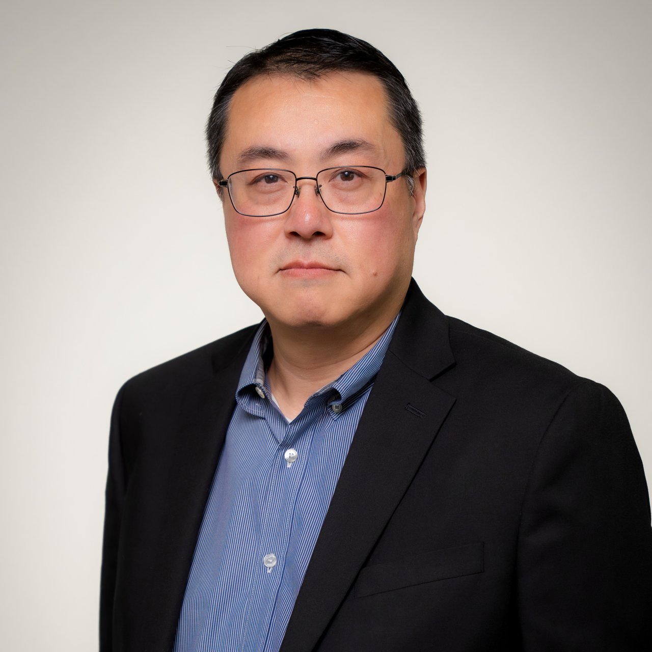Long Le Hamilton, NJ Real Estate Agent Headshot