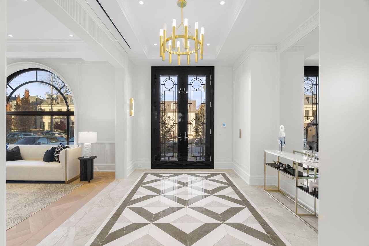 Prestigious Dunvegan Rd