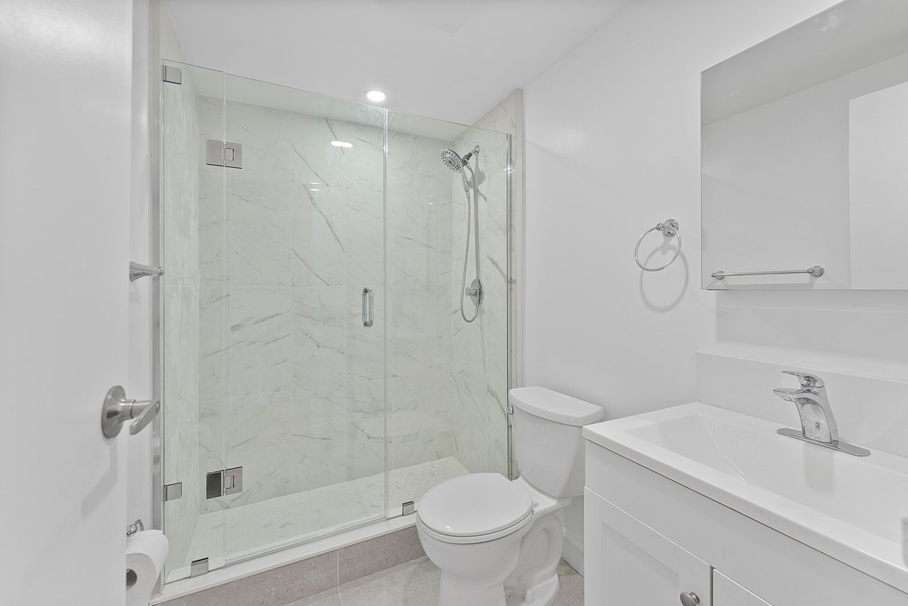 1328 Gerrard Street E 302