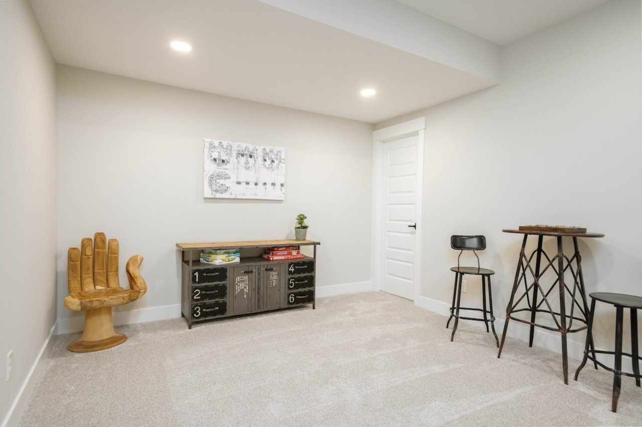 137 W Basalt Dr