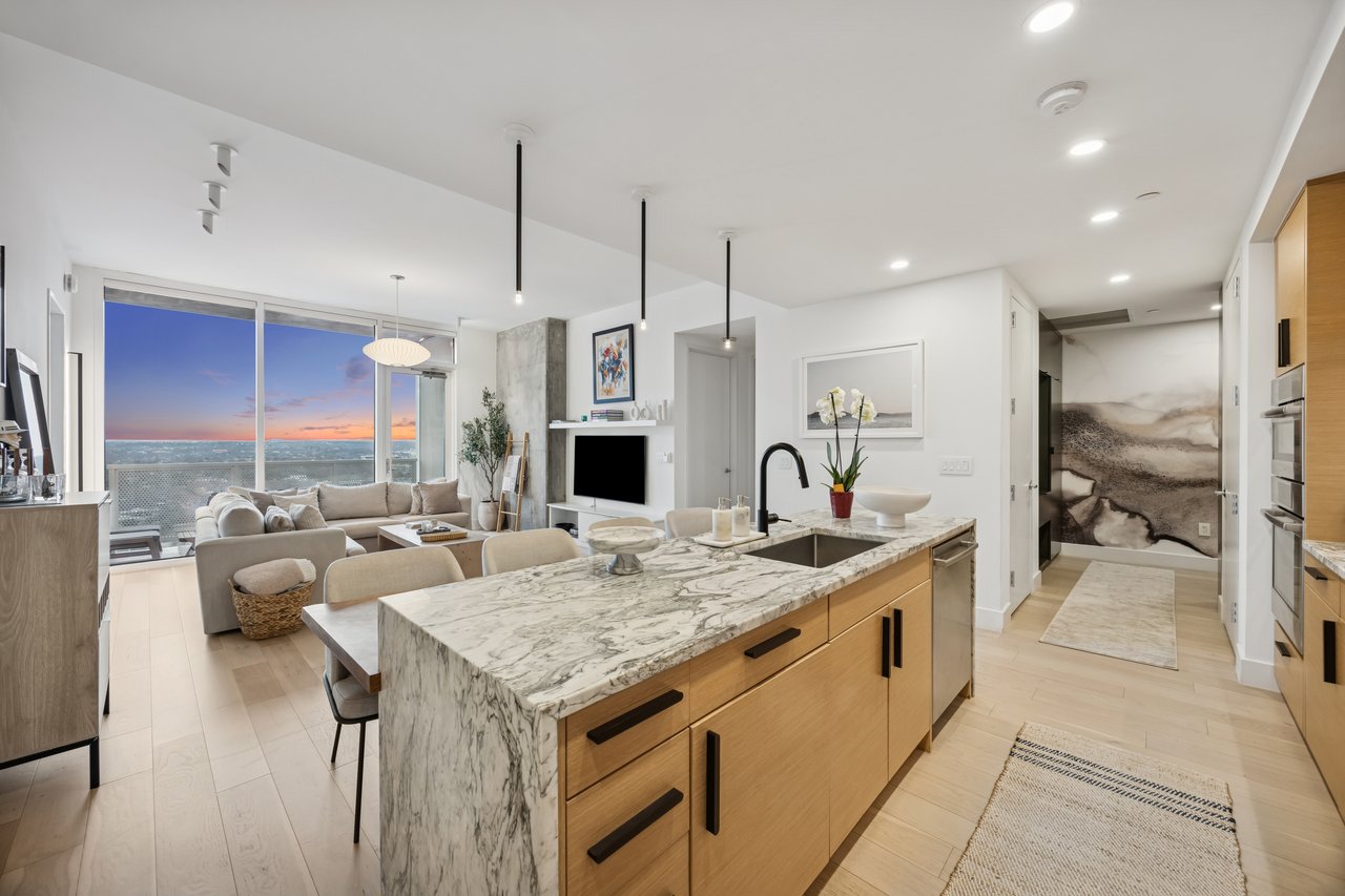 301 West Ave #2806