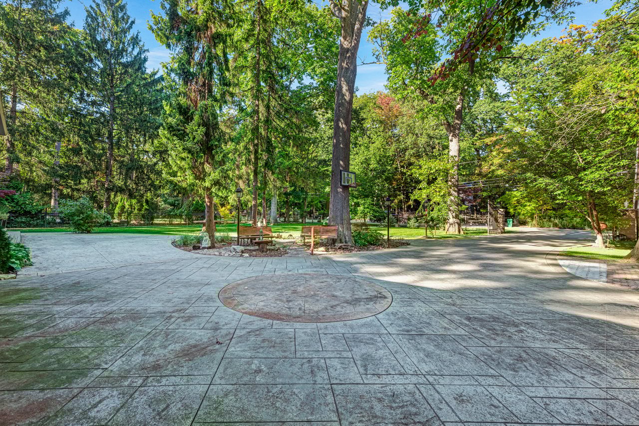 2126 Parker Dr
