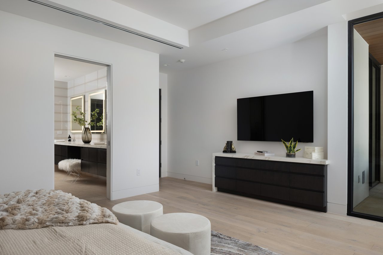 6587 N PALMERAIE Boulevard, 1050
