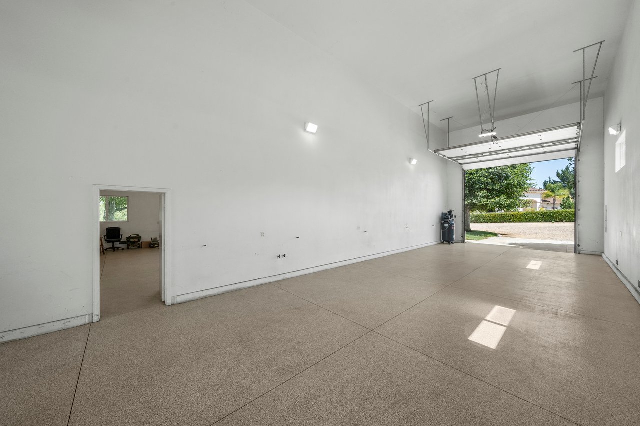 42600 Avenida Escala