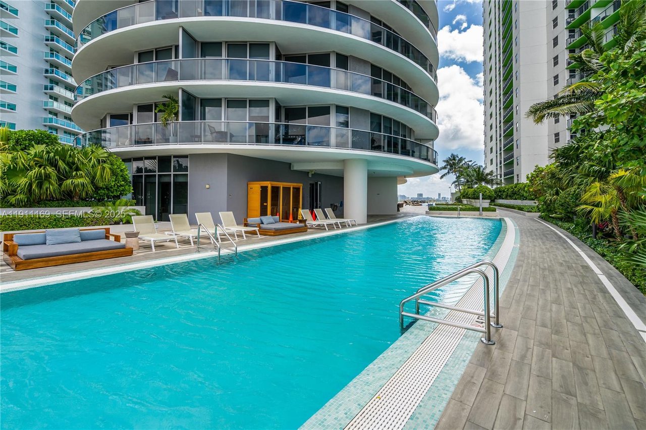 488-ne-18-street-miami-luxury-condo-sold-pool