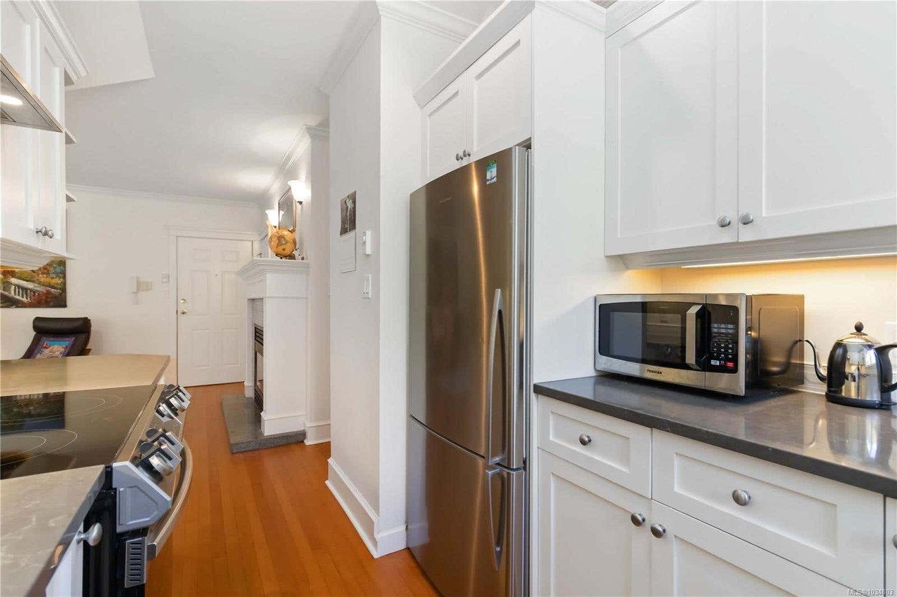 349 Foul Bay Rd F