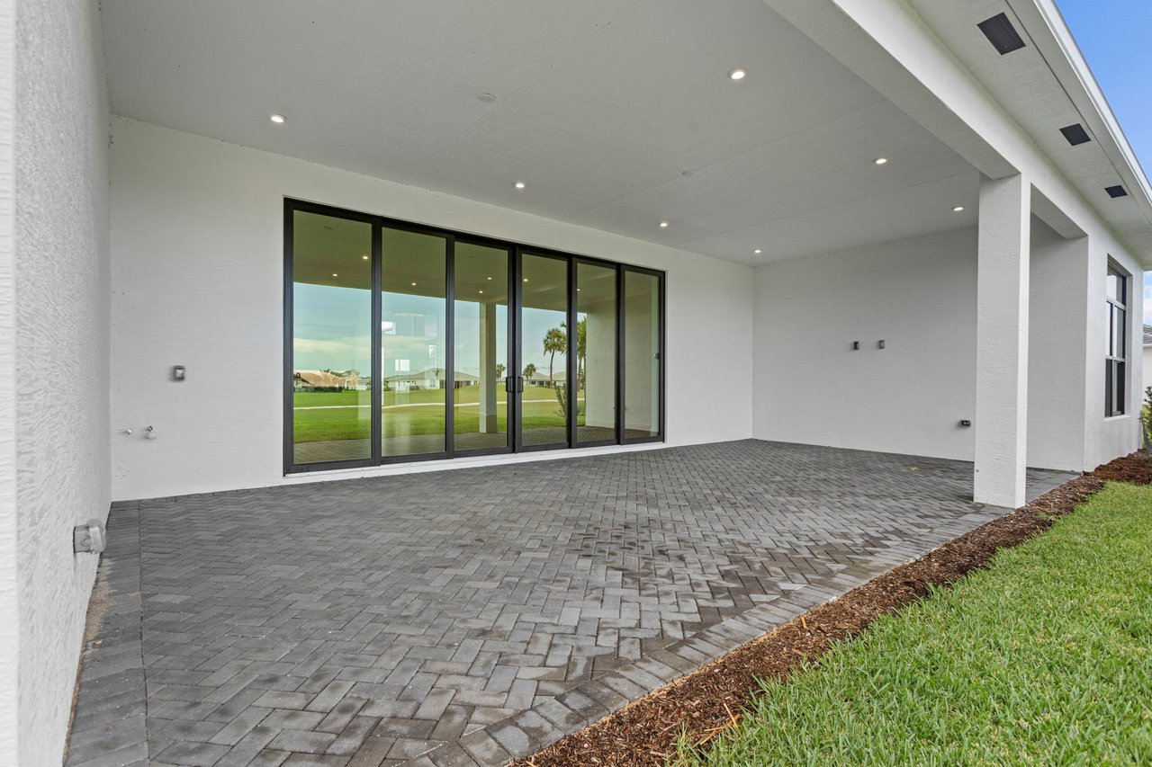 9187 SW Shinnecock Dr